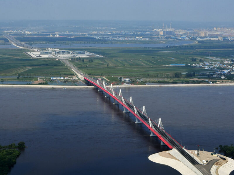 Ouverture du premier pont routier entre la Russie et la Chine